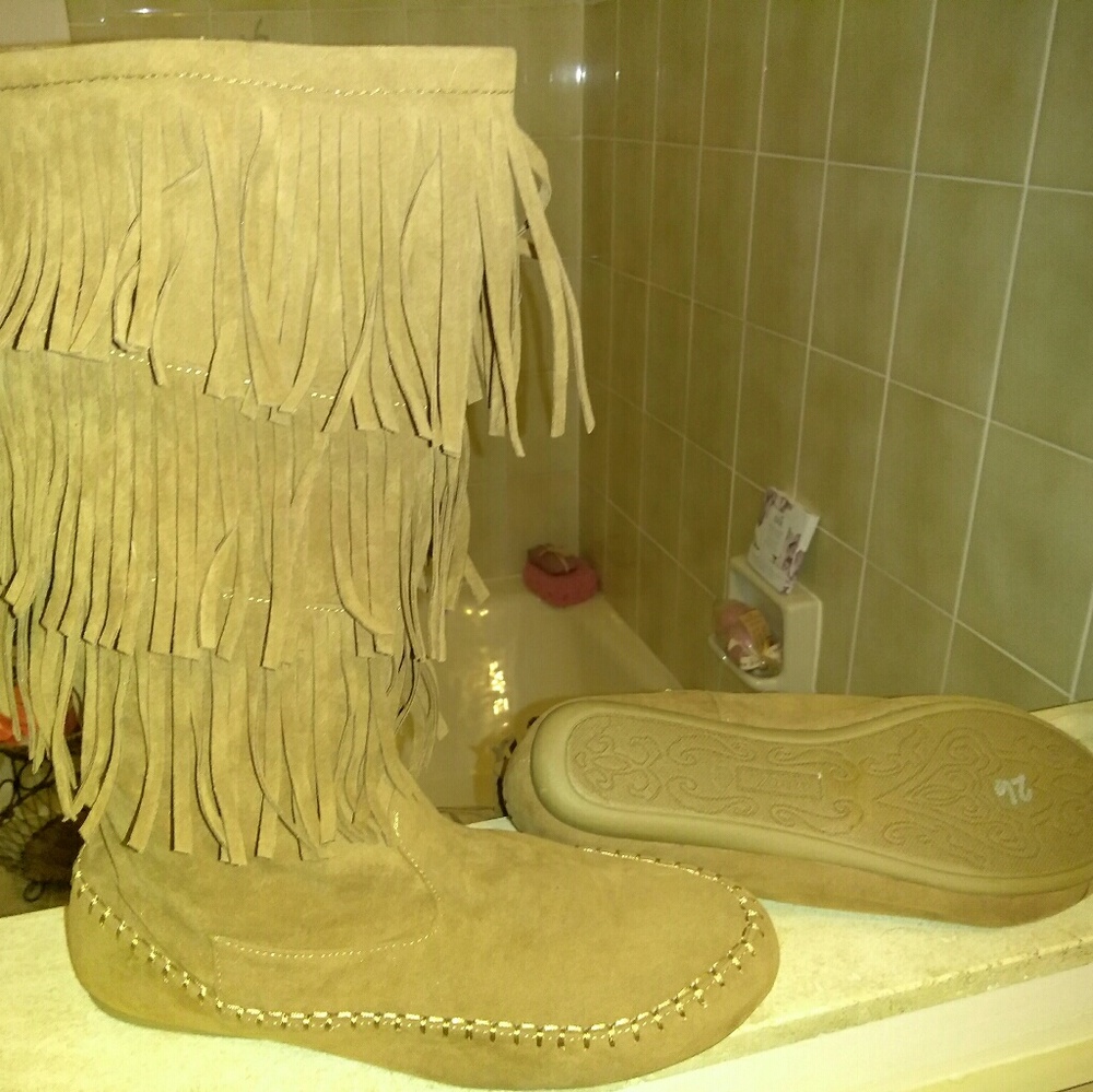 Fringe brown boots - Picture 2 of 2